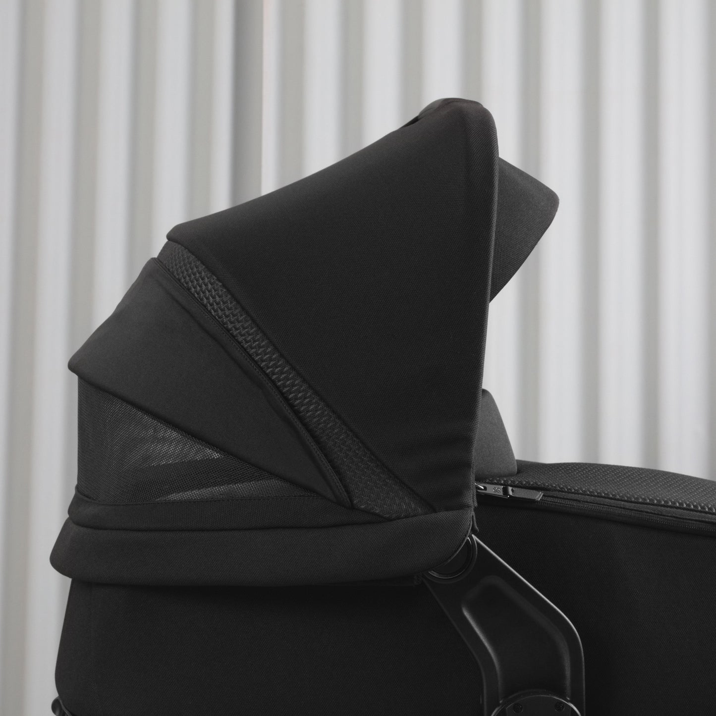 Dune Compact Folding Carrycot Space