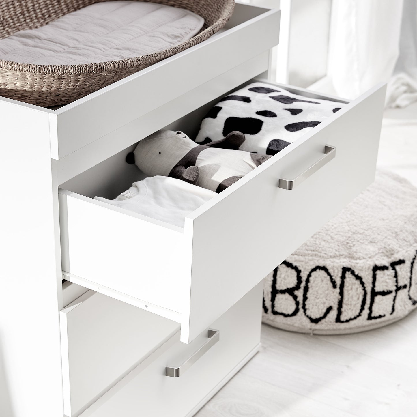 Finchley White Dresser