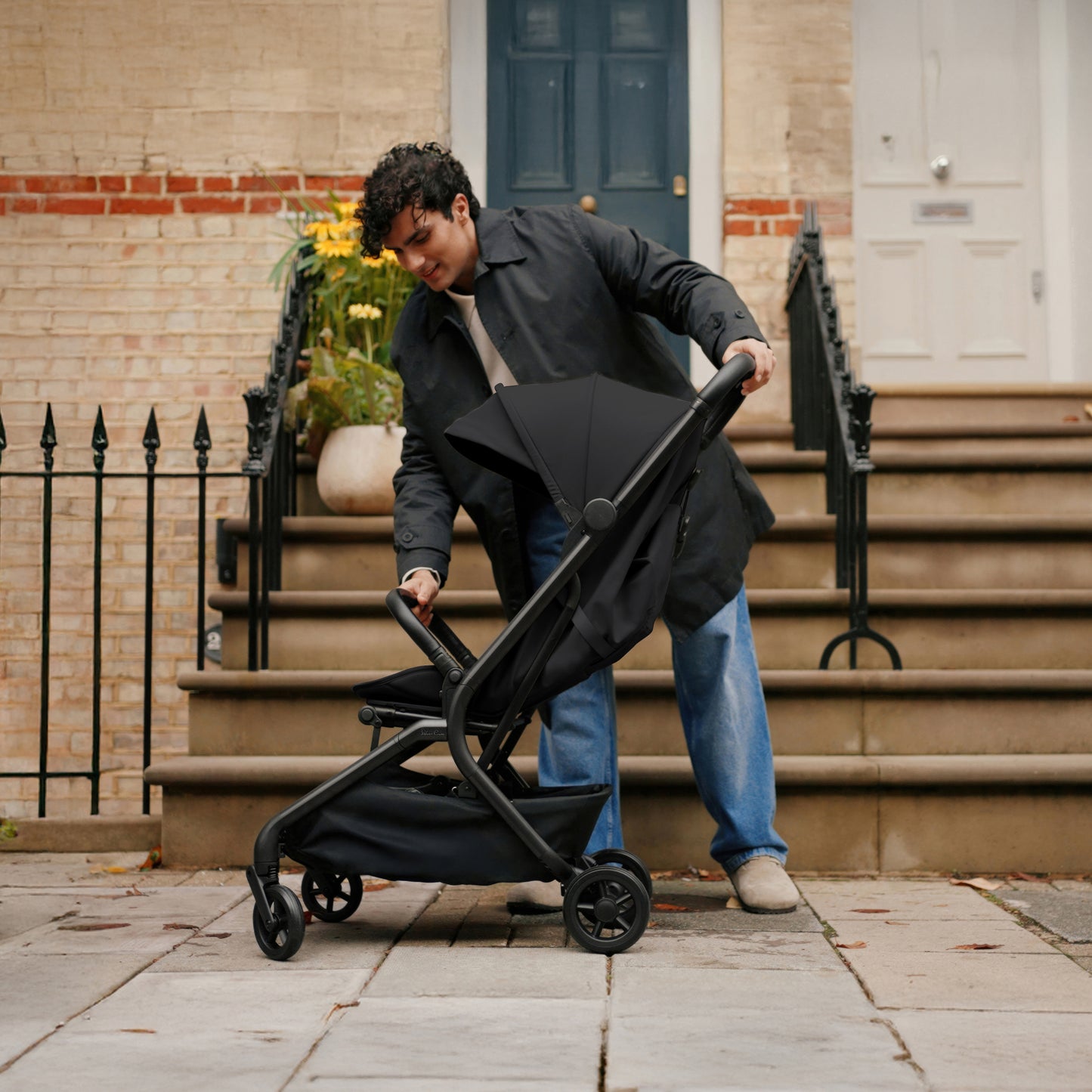 Nia Onyx Compact Travel System (8 Piece)